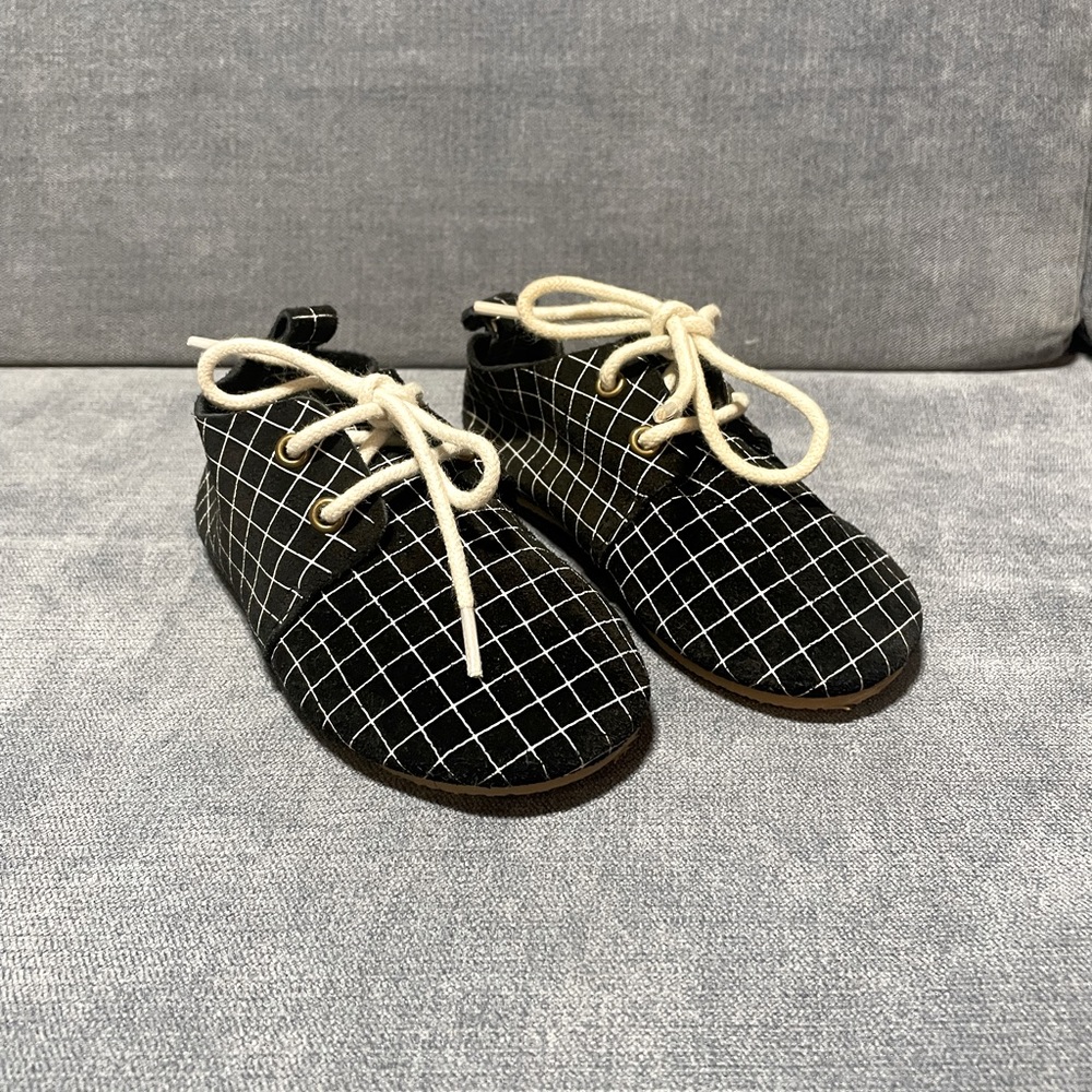 Piper finn size 6 toddler shoe